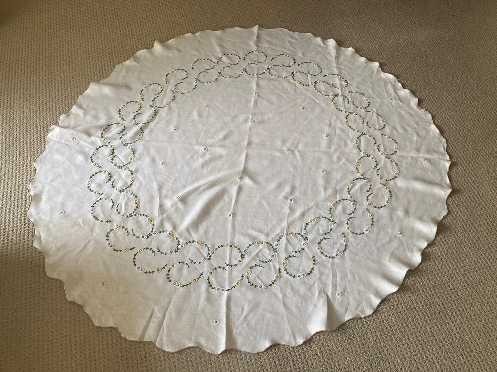 Vintage Hand-Stitched Tablecloth - Modernplum