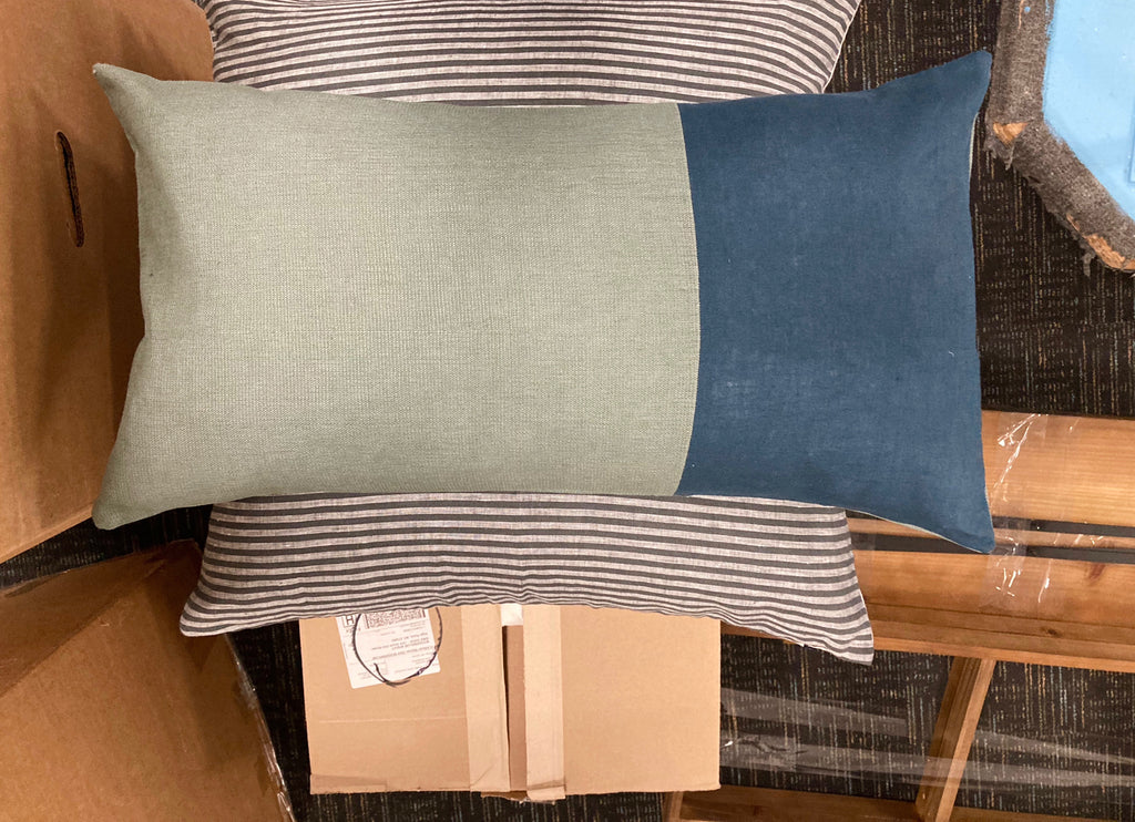 Shade Accent Pillow - Modernplum