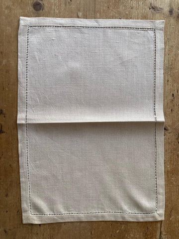 https://www.modernplumhome.com/cdn/shop/products/vintage-linen-napkins-khaki-set-of-6-0065.jpg?v=1665056125&width=360